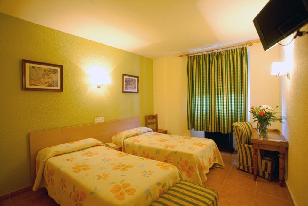 Hotel La Paz Jaca Eksteriør bilde